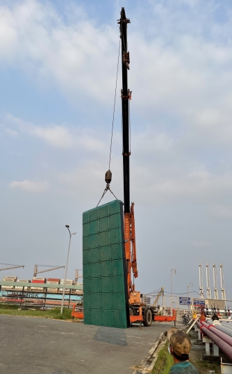Lắp đăt đệm chống và cầu cảng Tổng kho xăng dầu Nhà Bè